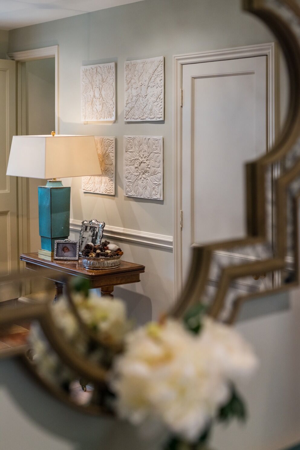 Over sized table lamp: residential interior design by Studio G for a English country style home in Cobham, Surrey