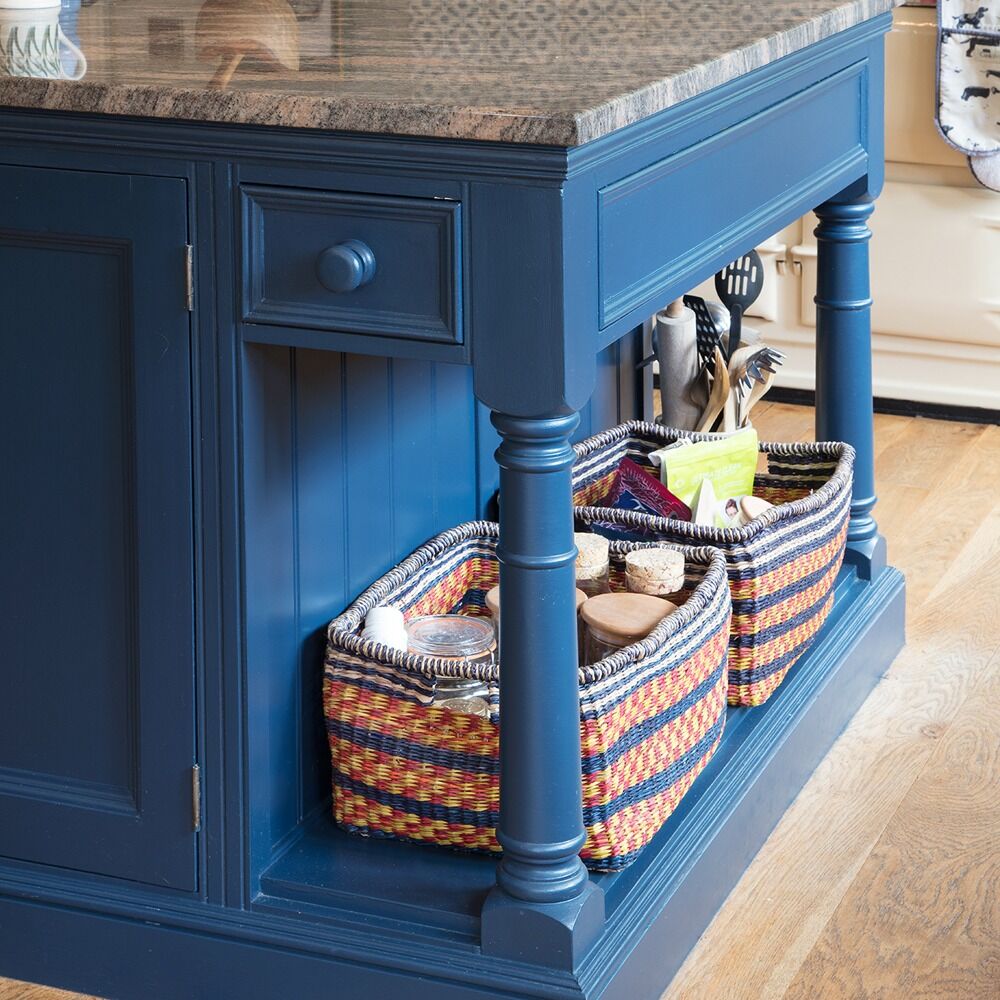 Bespoke kitchen island: residential interior design by Studio G for a Arts and Crafts residence in Esher, Surrey