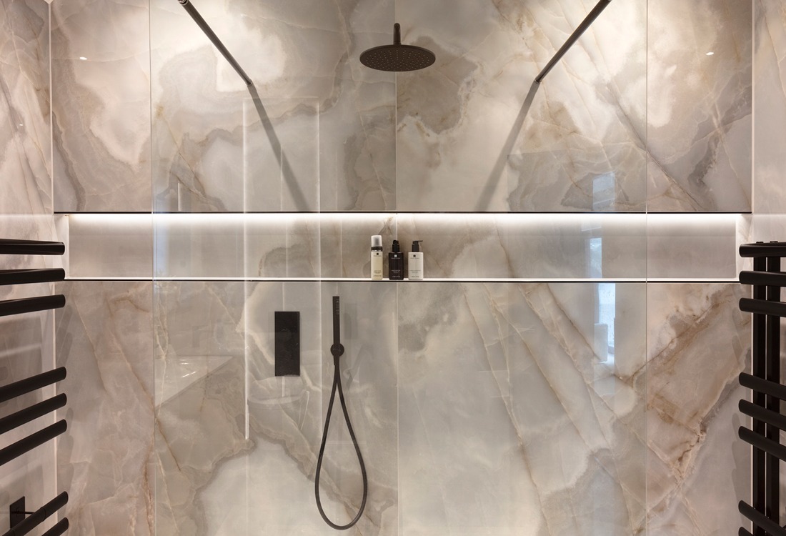 Master en suite: residential interior design by Studio G for a South Devon estuary house