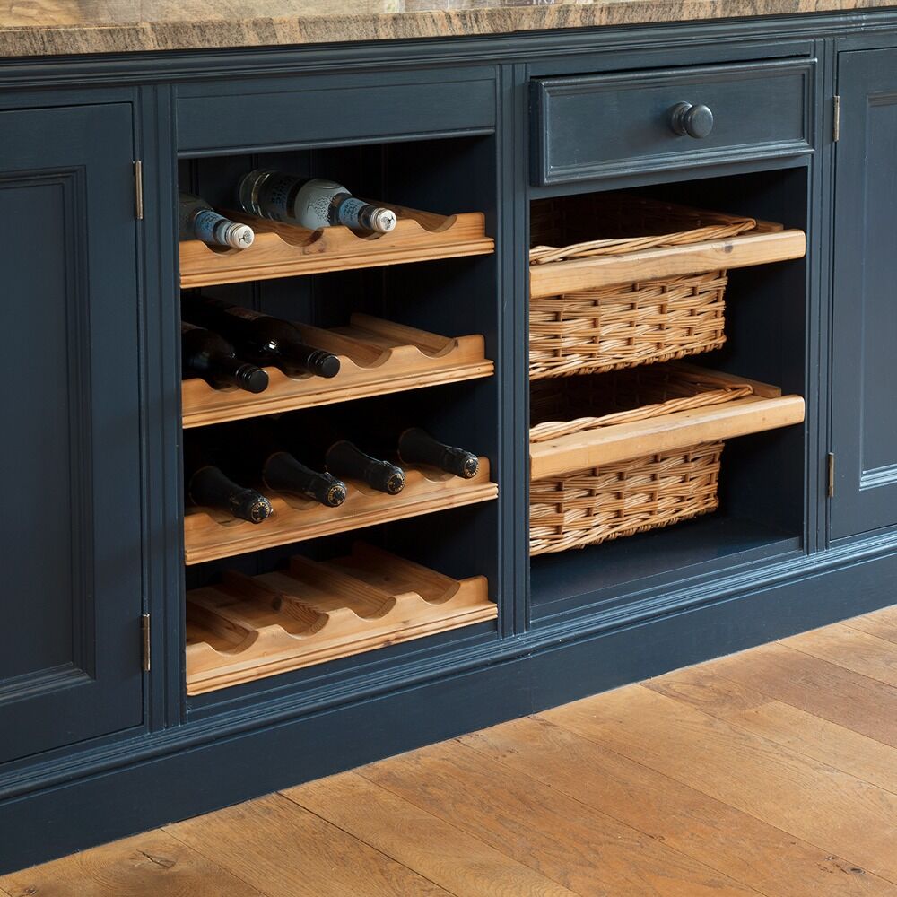 Bespoke kitchen cabinets: residential interior design by Studio G for a Arts and Crafts residence in Esher, Surrey
