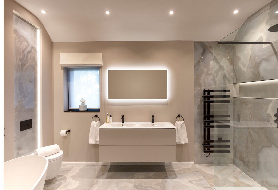 Master en suite: residential interior design by Studio G for a South Devon estuary house