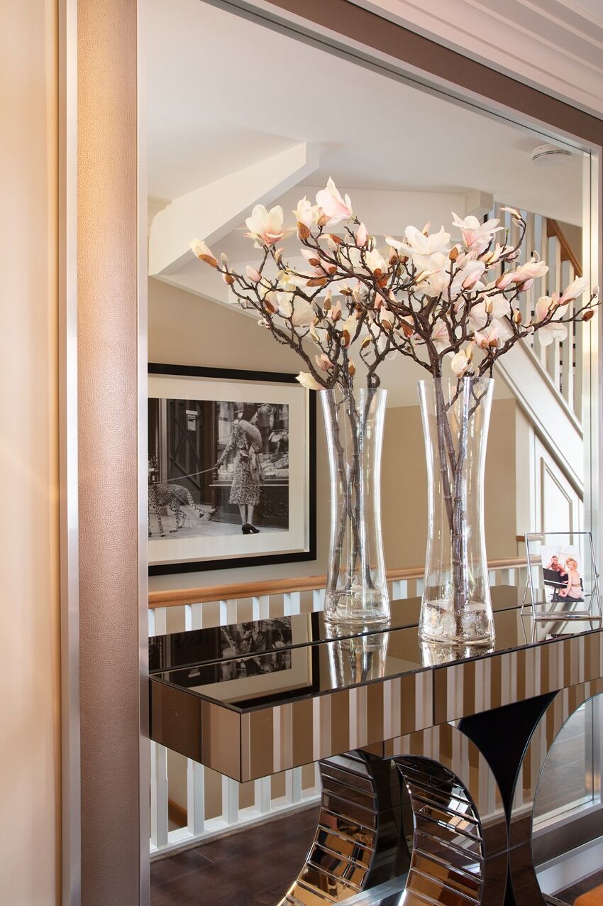 Entrance hall console: residential interior design by Studio G for a bespoke townhouse in Mill Hill, London
