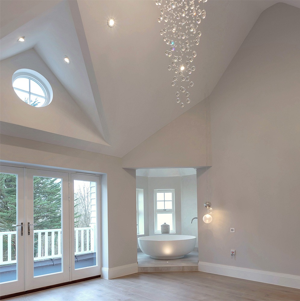 Luxury en suite bathroom: residential interior design by Studio G for a New England style home in Surrey